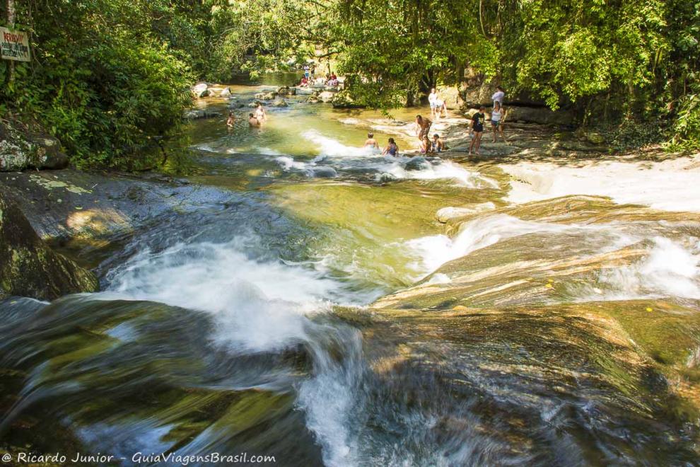 Imagem das quedas da Cachoeira em Penedo.